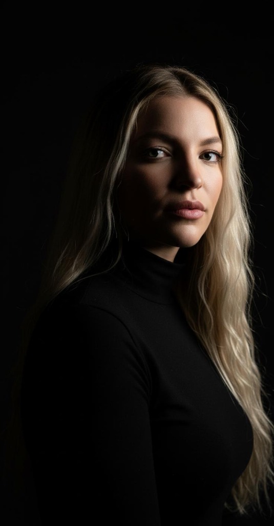 Joy La Versus - Manager Artistique & Coordinatrice de projet à 360° Paris